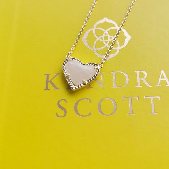 Kendra Scott Jewelry - Kendra Scott Ari Heart Gold Rose Quartz Necklace New
